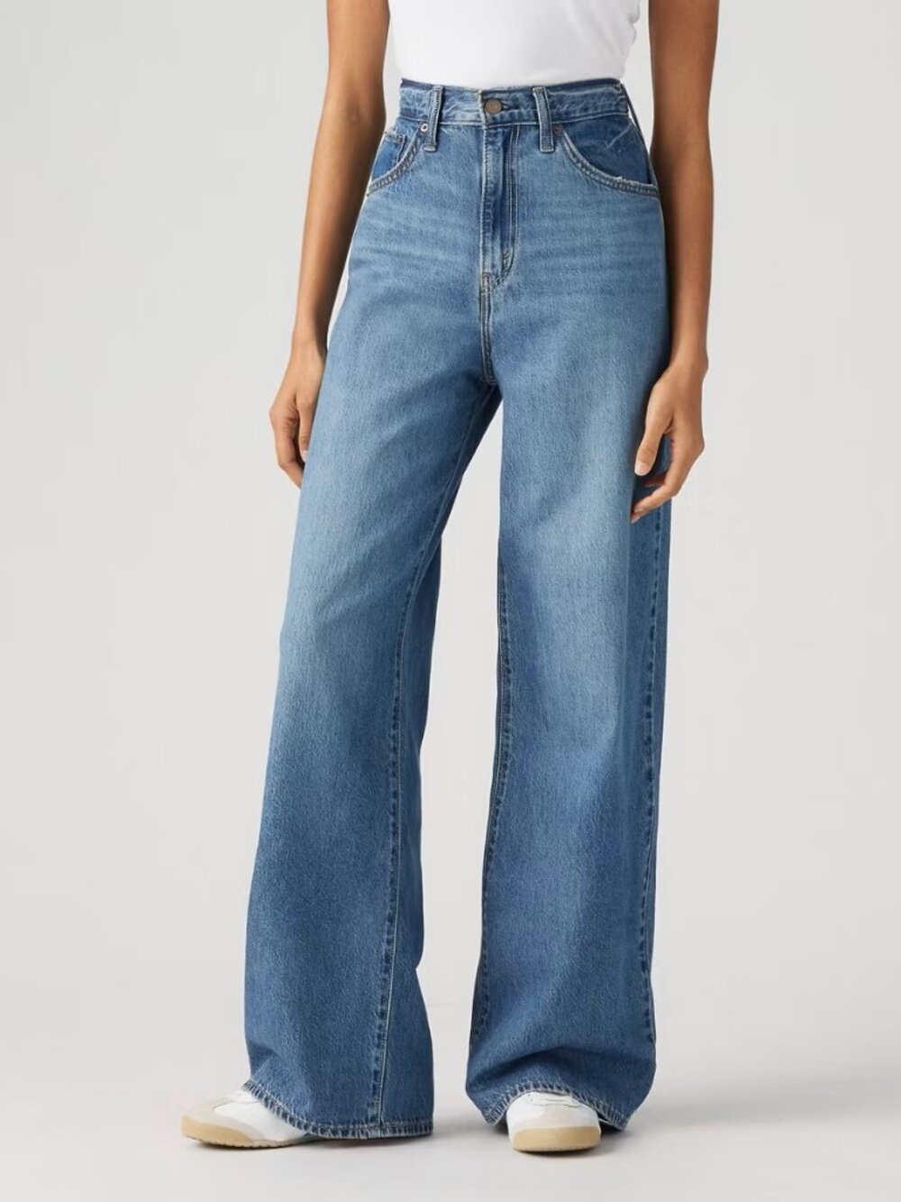 Levi Women High-Rise Cinch Baggy Jeans